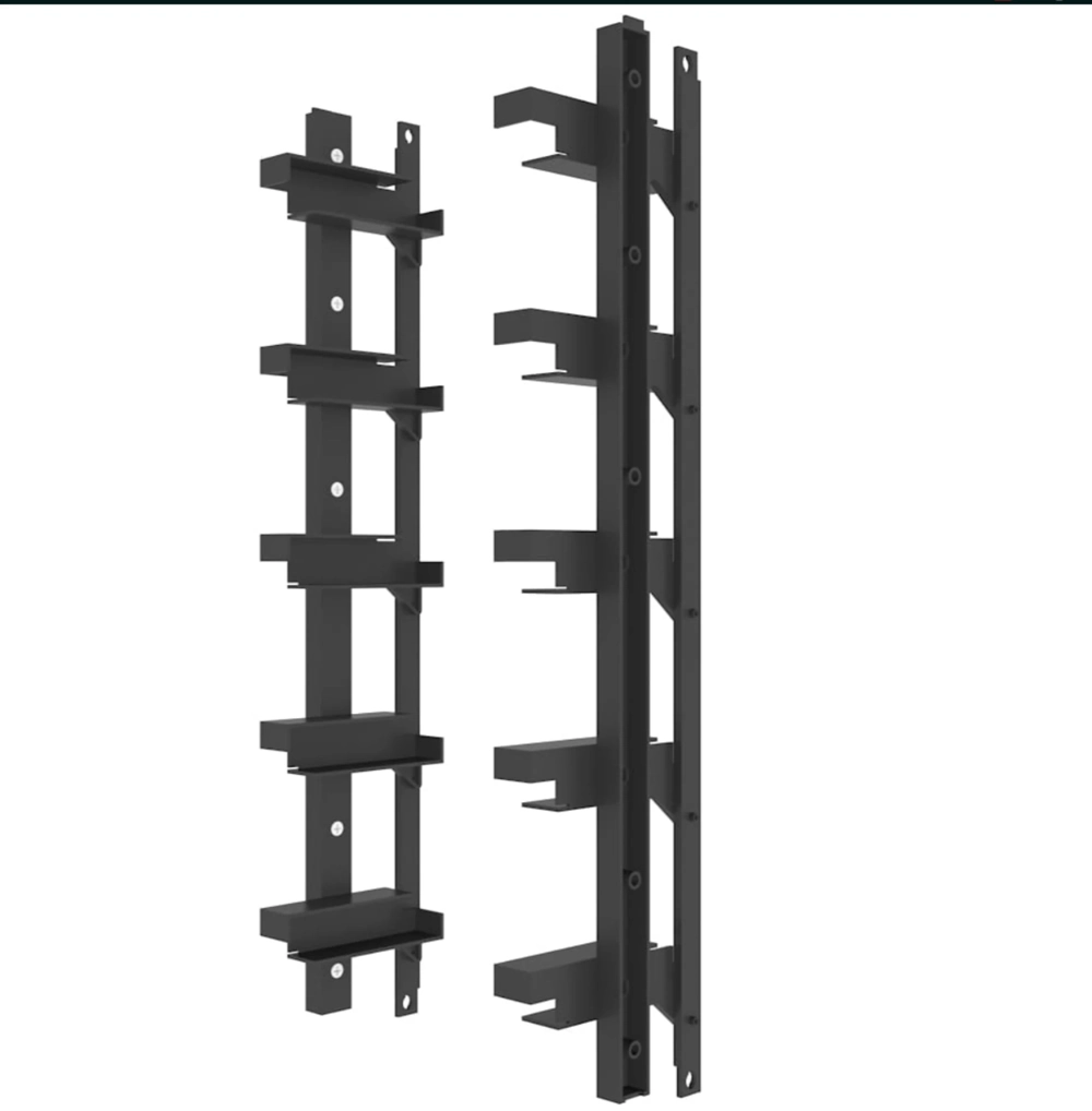 Zestaw czarnych aluminiowych uchwytów montażowych w formie szyn